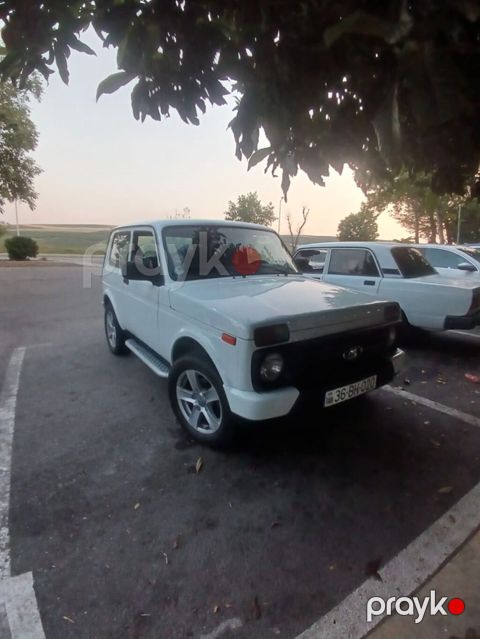 VAZ (LADA) 4x4 Niva: 1.7 l | 1999 il 231651 km Sedan