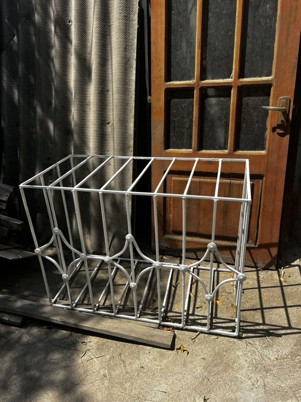 Metaldan pəncərə üçün qoruyucu barmaqlıq - Material: qalın divarlı