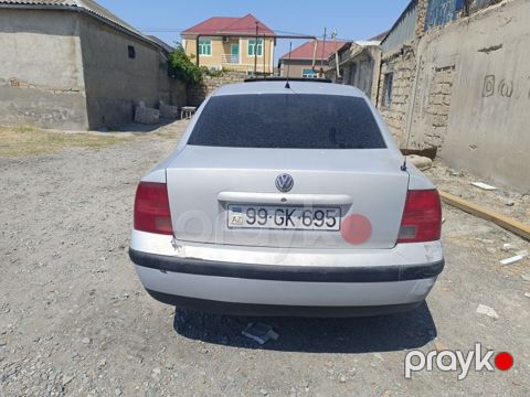 Volkswagen Passat: 1.6 l | 1999 il Sedan
