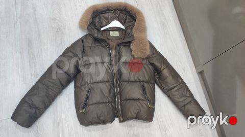 Ustu mattdir su kecirmeyen cox qalin di qizili zamok ela kurtkadi