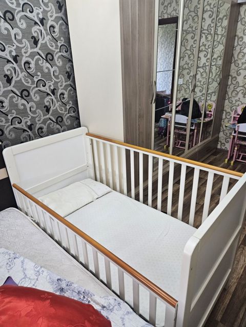 Oğlan və qız üçün, İşlənmiş, Dördbucaq, Beşik, Dəstsiz, Matras ilə, Yellənmə mexanizmsiz