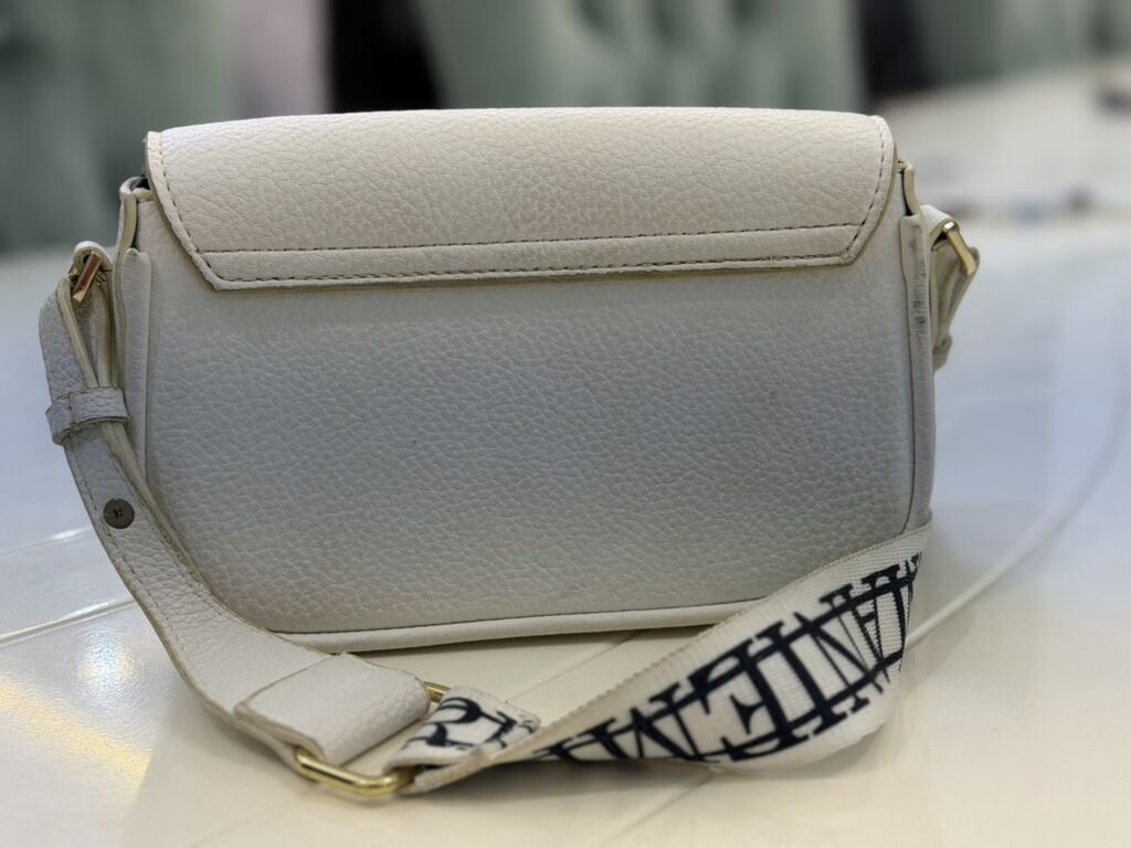 Emporio Armani çiyin çantası – ağ rəng, dənəvər teksturalı dəri — Çantalar, Gəncə (2)