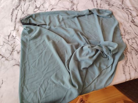 Açıq mavi rəngdə yüngül şifon örtü/parça. - Material: nazik, axıcı