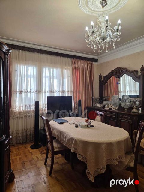 4-otaqlı mənzil, 6-cı mkr. qəs., 90 m²