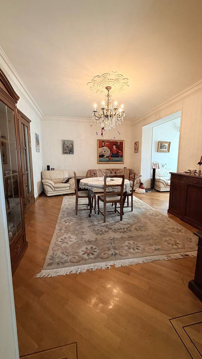 Satılır 4 otaqlı köhnə tikili 160 m² — Mənzil, Bakı