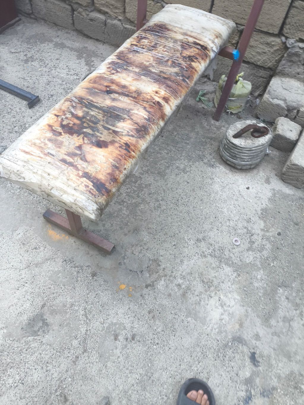 Jim leja skamyasi ve ustunde 75kilo stanq. Stanqin cekisi 45 kilodur — İdman və istirahət, Bakı (10)