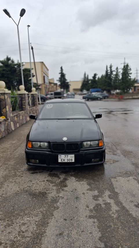 BMW 3 Series 1.8L — 1993 il, sedan