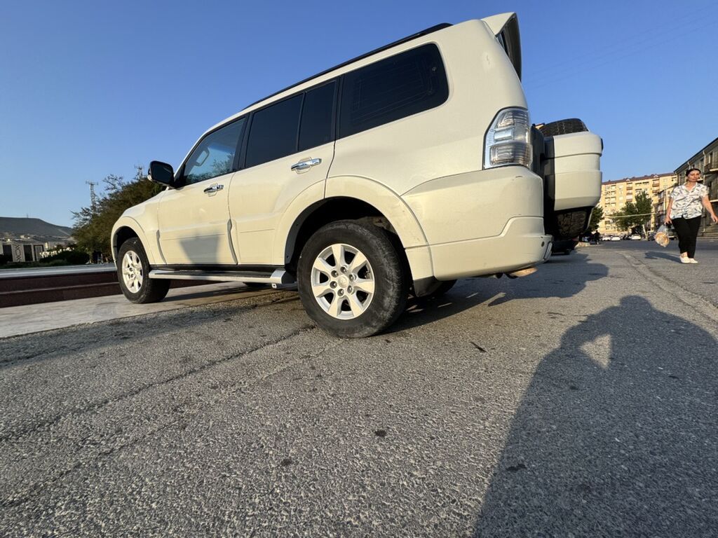 Mitsubishi Pajero: 3.5 l | 2011 il 237400 km Ofrouder/SUV — Avto, Güzdək (9)