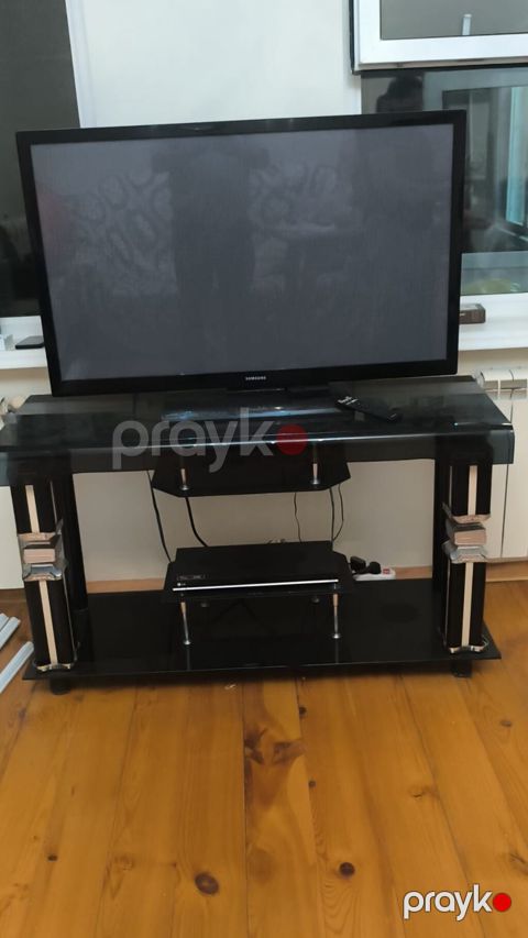 Televizor satılır 107 ekrandı altlığıyla birgə 150 manata ünvan