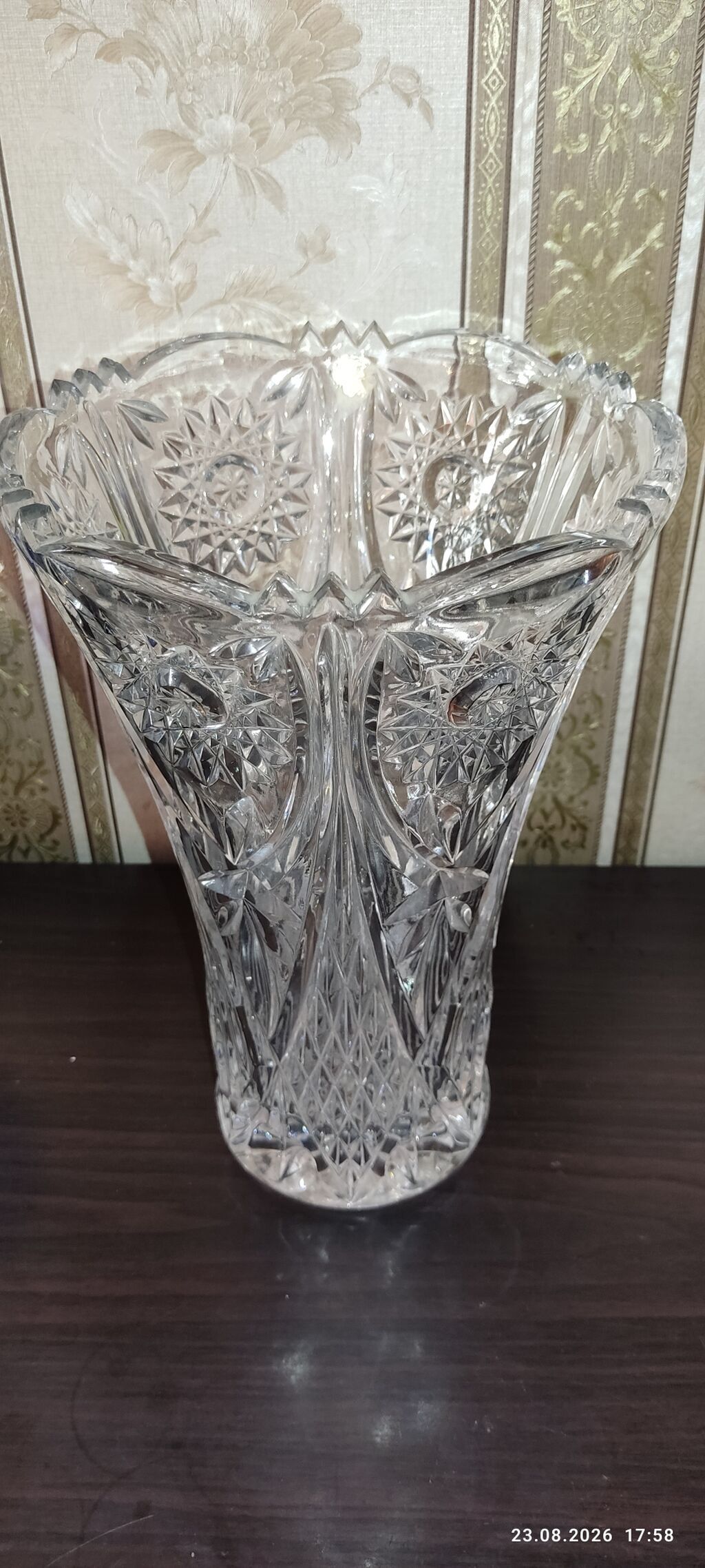 Bir vaza, Xrustal — Mallar, Bakı