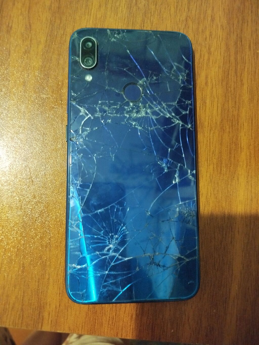 Smartfon – damla formalı ön kamera çıxıntısı olan, arxa tərəfdə ikiqat — Elektronika, Bakı (2)