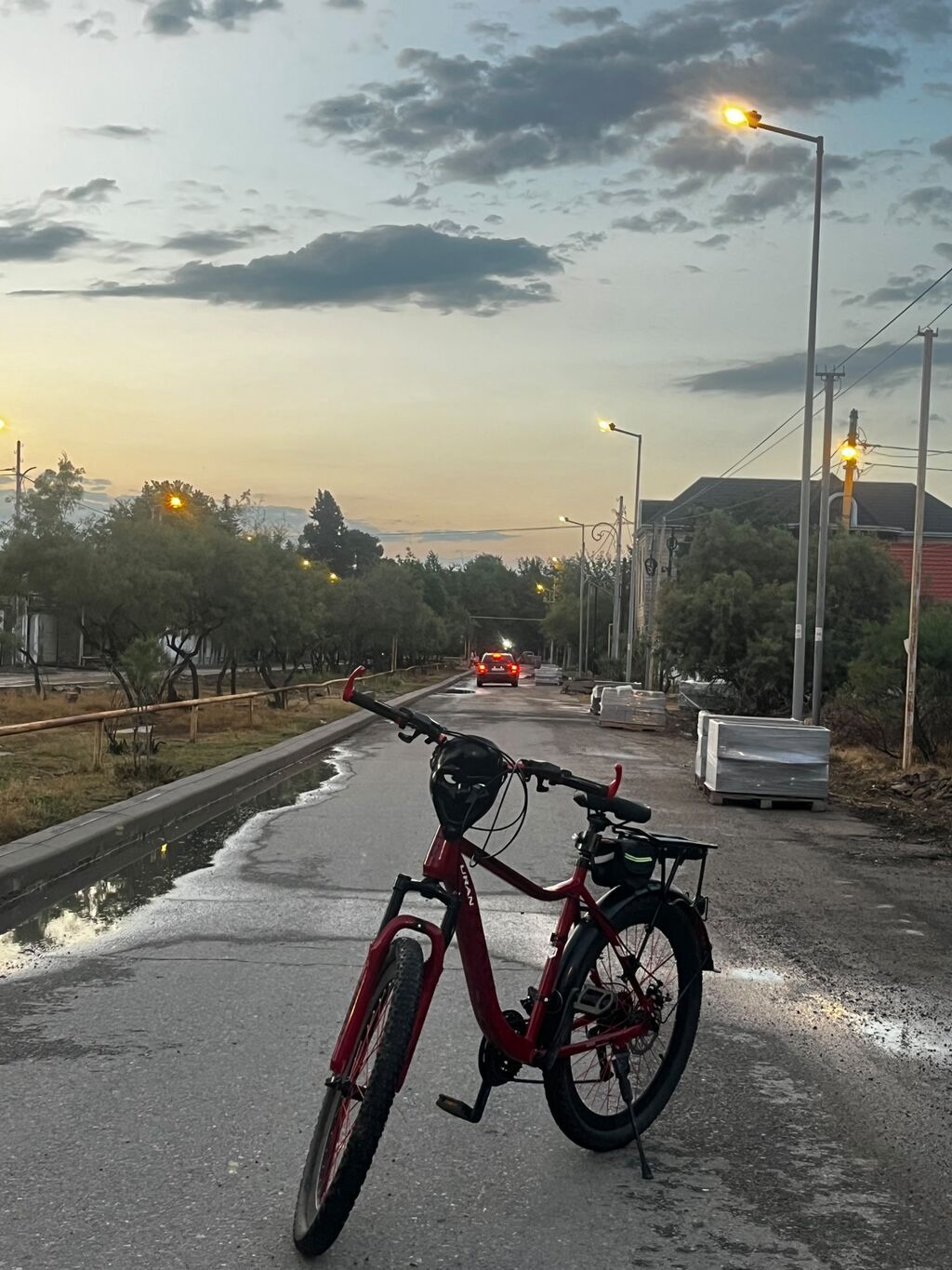 1 ayın velosipedidi 1-2 problemi var qapaq topu dağilib bide sideniki — Velosipedlər, Şirvan (2)