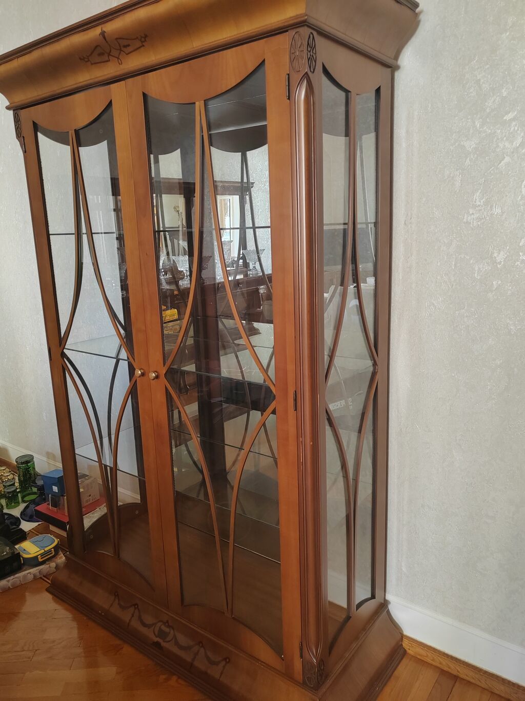 Zövqlü vitrin şkaf - Material: massiv ağac karkas, şüşə qapılar və — Mallar, Bakı (5)