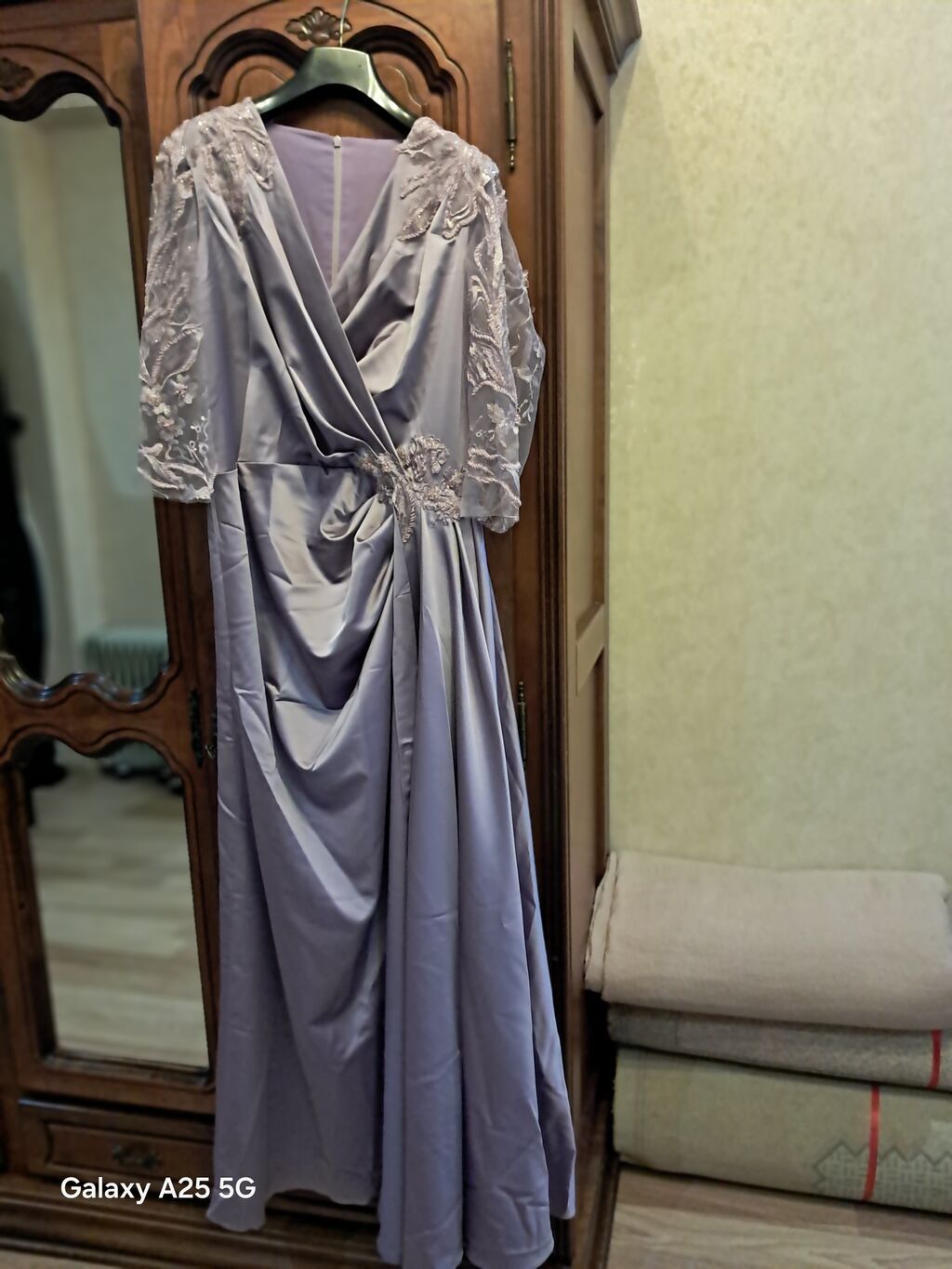 - Zərif dizaynlı ziyafət/gecə libası - Rəng: lavanda-bənövşəyi ton -