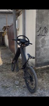 Unikal dizaynlı velosiped – sükan yerinə dairəvi avtomobil sükanı ilə! — Велосипеды