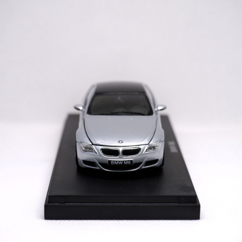 BMW M6 modeli • İstehsalçı - Kyosho • Ölçü: 1/43 • Material: Metal — Mallar, Xırdalan (4)