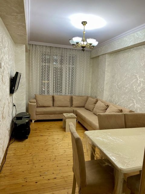 Kirayə üçün tam mebelləşdirilmiş 2 otaqlı mənzil (qonaq otağı + yataq