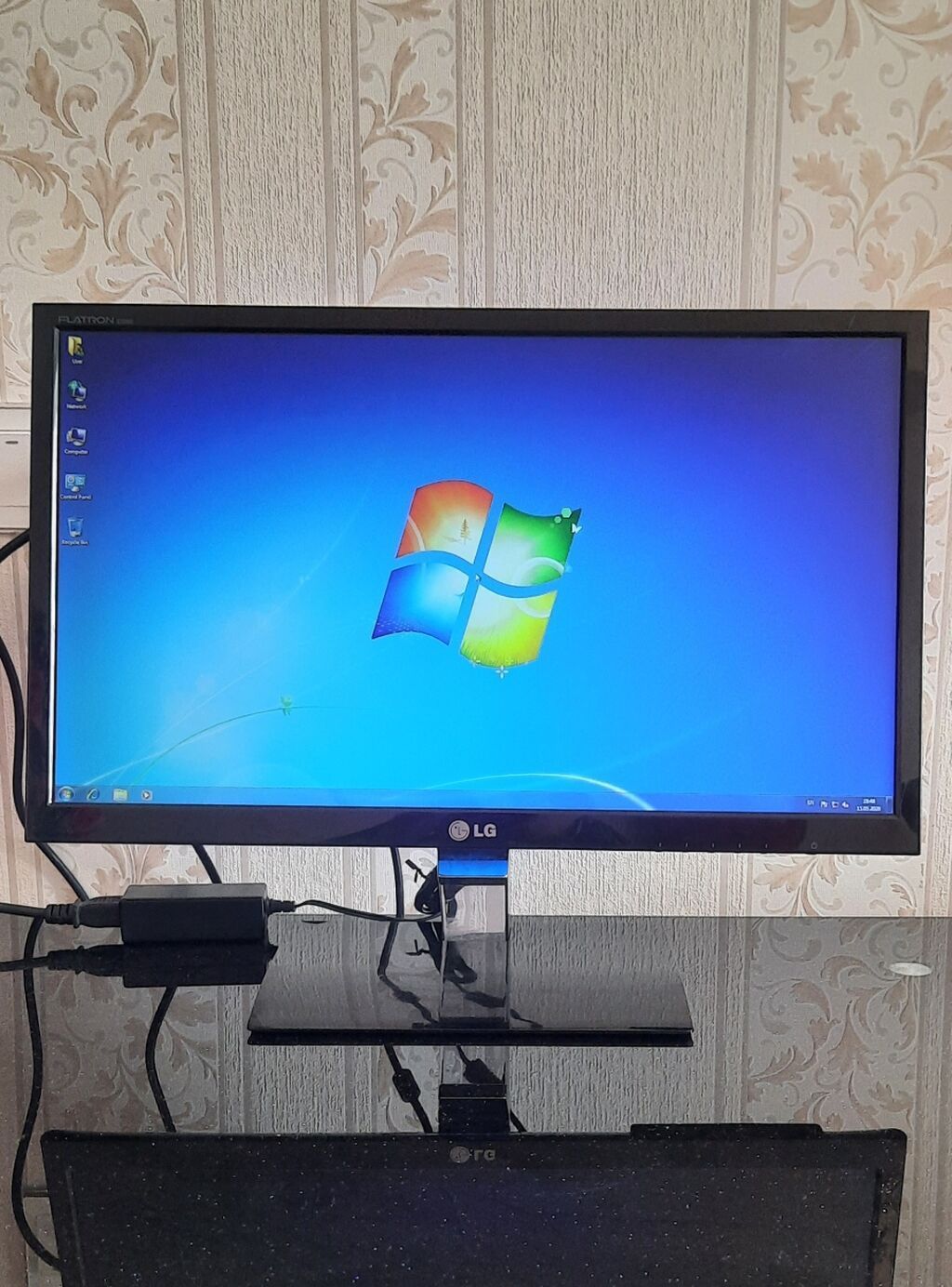 LG Flatron LED monitor - Ekran ölçüsü: təxminən 22" (geniş ekran) - — Elektronika, Qobu