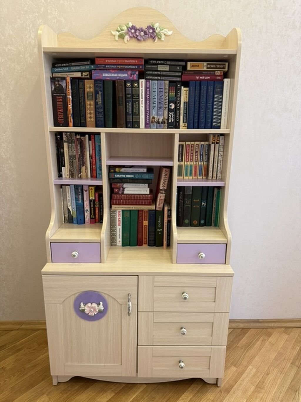 Qız otağı üçün kitab rəfi və komod birləşməsi. *Komplektə yalnız