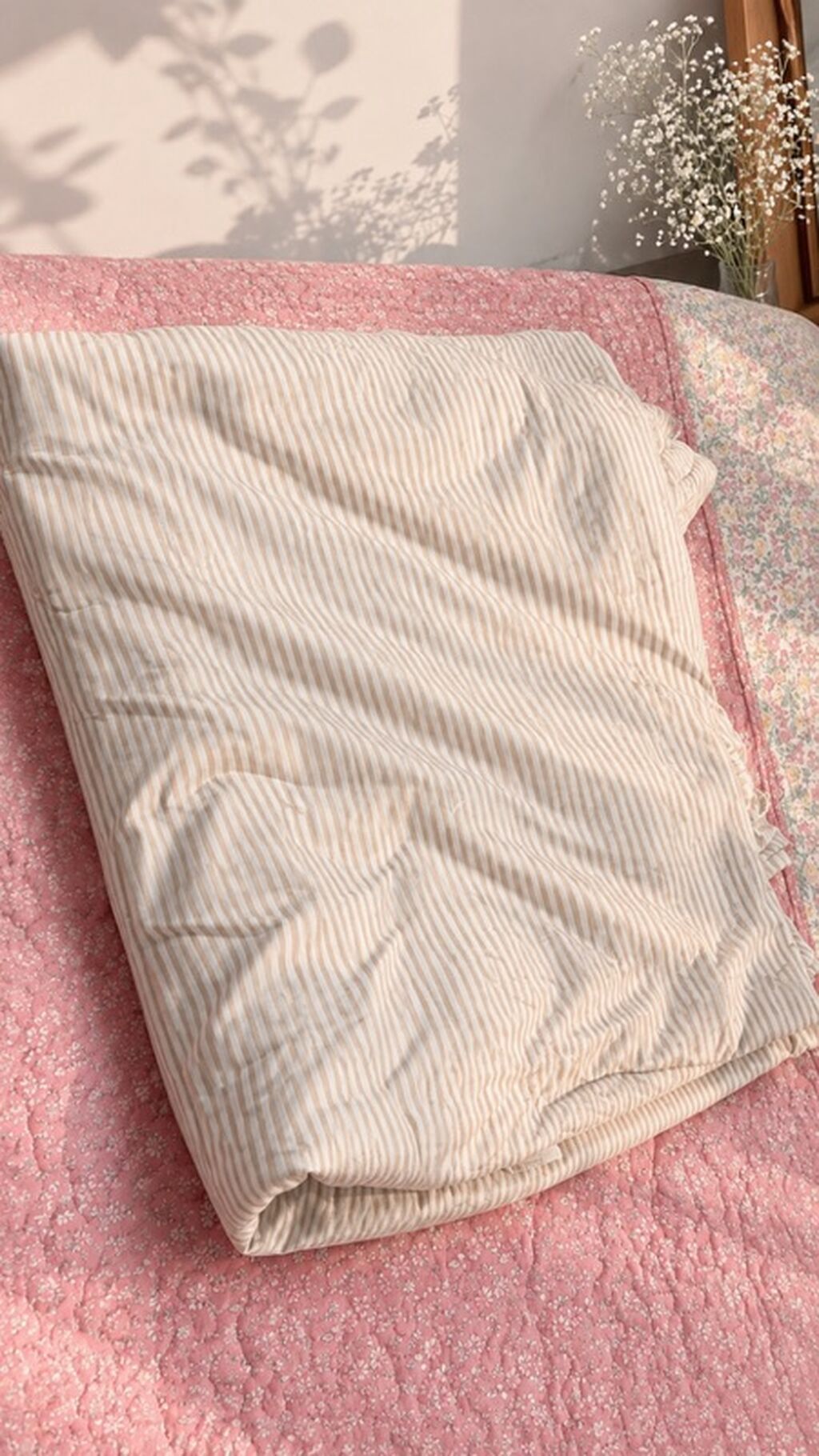 Bej-ağ zolaqlı yorğan/pled - Material: yumşaq, nəfəsalan parça