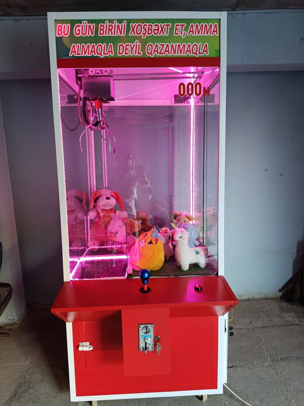 Oyuncaq tutma aparatı (claw machine) təqdim olunur. Əyləncə məkanları — Mallar, Xırdalan (3)