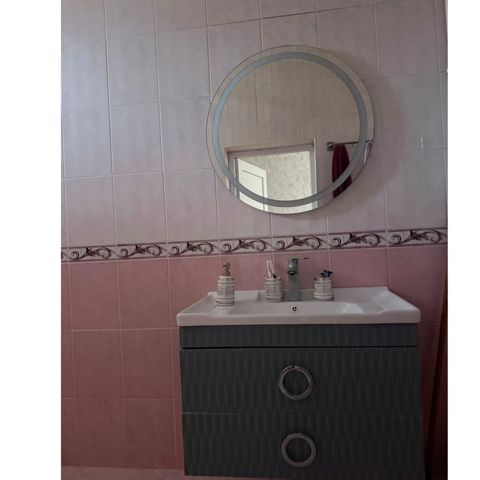 Moydadir satılır 120 azn.Unvan hövsan.Olcusu 1m.(Gülü) E