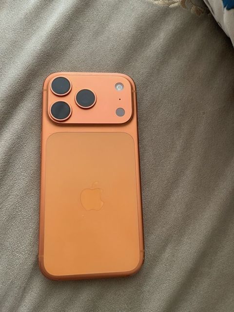 256GB pil 99du qeydiyat olunmayıb deye bu qiymeti Paket məzmunu: - 1