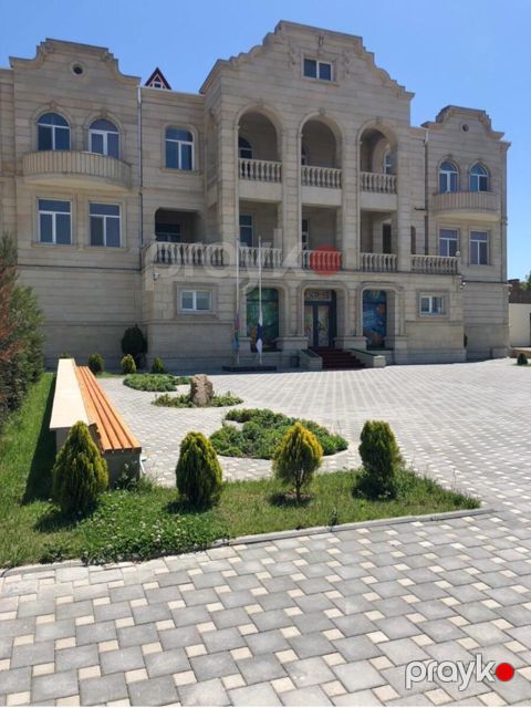 İcarəyə verilir 20 otaqlı ofis 2000 m²