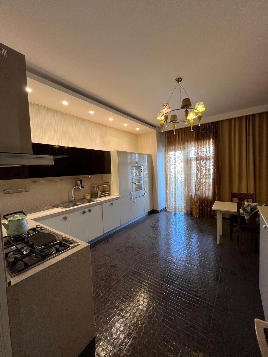 Satılır 4 otaqlı yeni tikili 200 m² — Mənzil, Bakı (8)