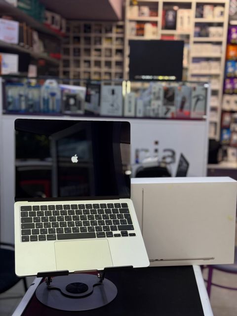 Apple Macbook Air M2 — Bakı