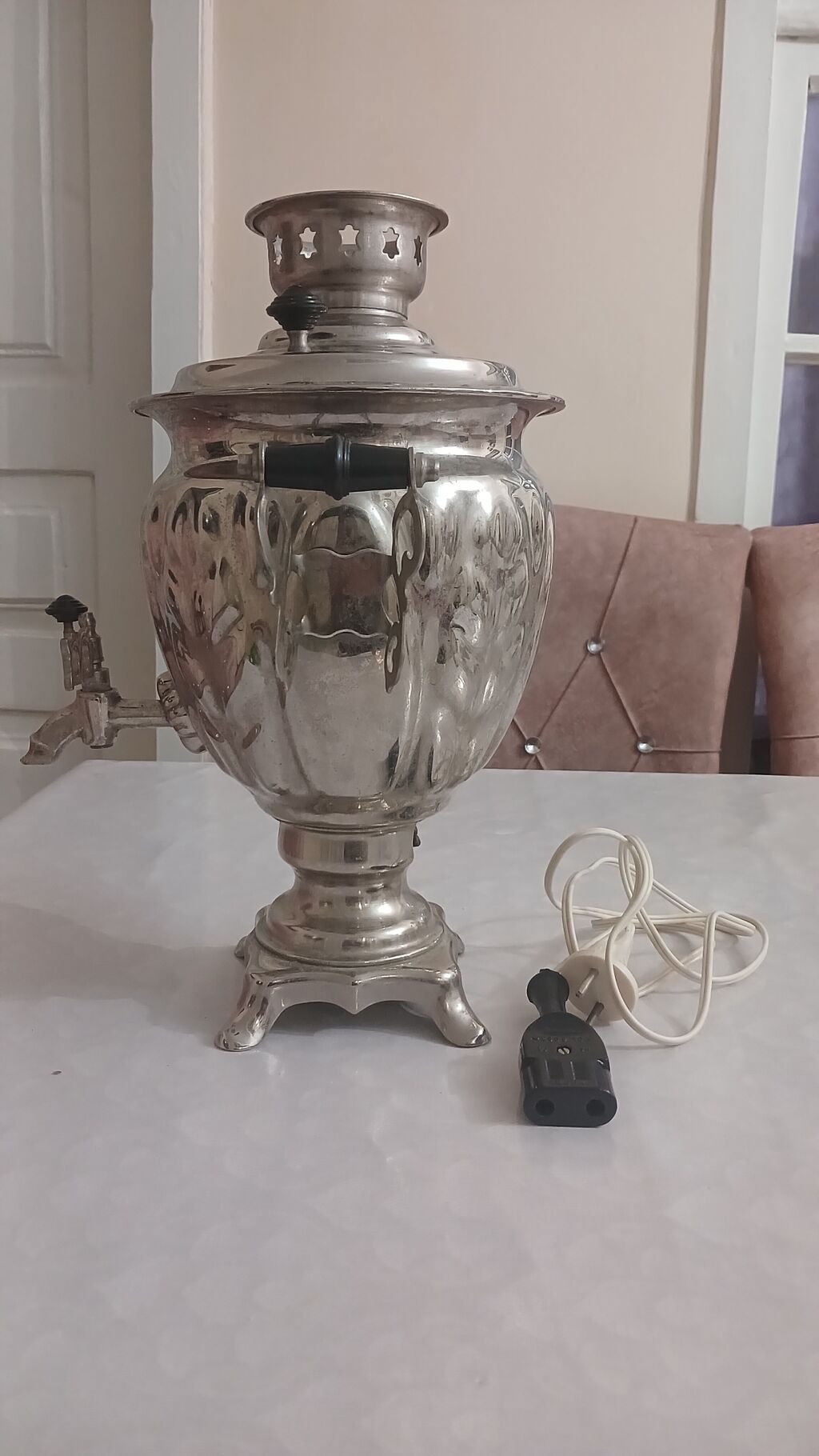 Elektrik samovar - Korpusu: klassik naxışlı, cilalanmış metal gövdə — Samovarlar, Şirvan