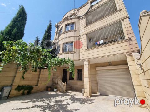 İcarəyə verilir 8 otaqlı ofis 560 m²