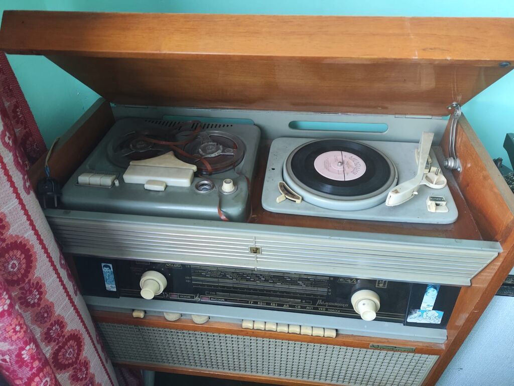 Vintage radiola-kombayn: radio + maqnitofon lent yazıcısı + vinil — Elektronika, Bakı (2)