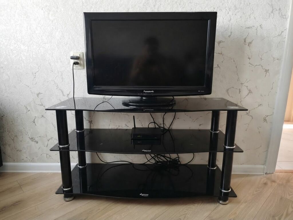 👑Aytac23 Tv stend birlikde 180 Azn 82 ekran panasonic aparatla — Televizorlar, Bakı