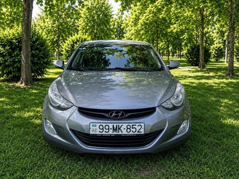 Hyundai Elantra: 1.8 l | 2013 il Sedan