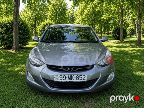 Hyundai Elantra: 1.8 l | 2013 il Sedan