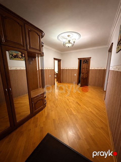 İcarəyə verilir 3 otaqlı yeni tikili 160 m²