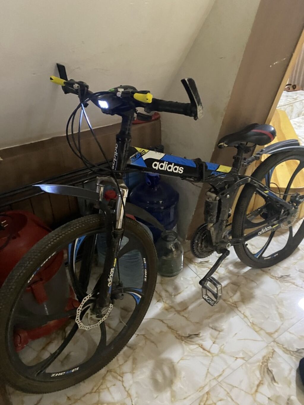 Çox tecili satıram endirim cuzi edecem bidene arxa teker cırığdı — Velosipedlər, Bakı