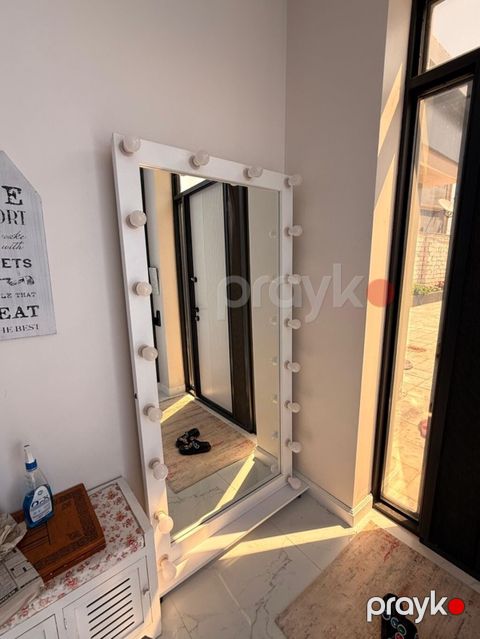 Güzgü Döşəmə üstü, Düzbucaqlı, Makiyaj üçün, Arxa işıqlı