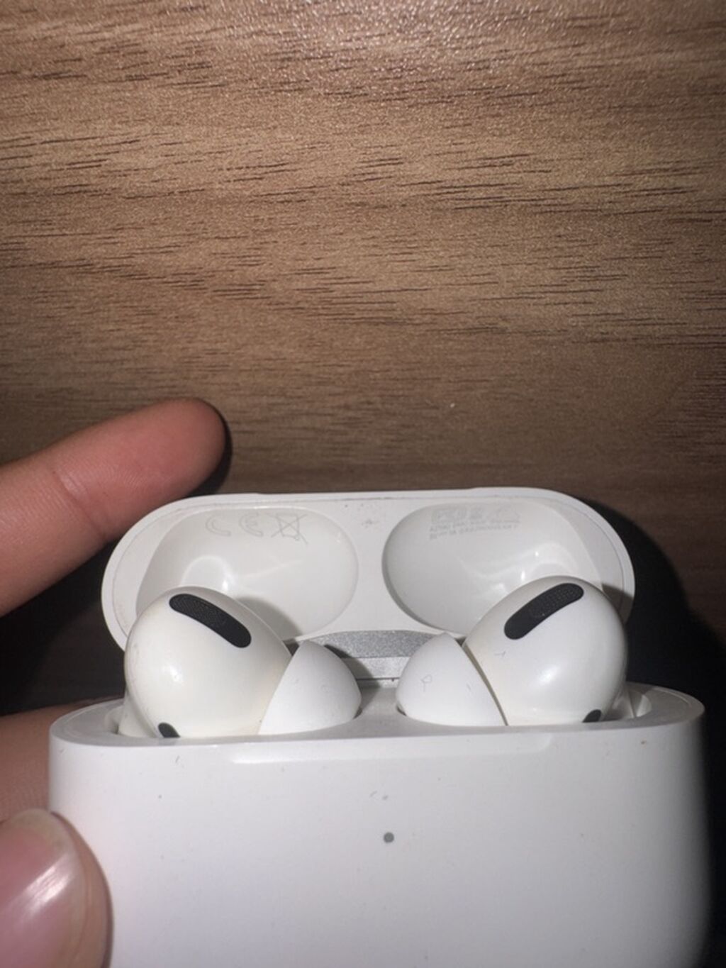 Apple AirPods Pro (1-ci nəsil) – simsiz qulaqcıq ve şarj qutusu