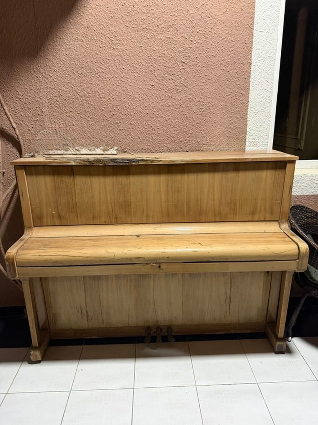 Upright piano – Romlöt markalı (etiketdə “ROMLÖT” yazısı görünür) — Mallar, Bərdə (2)