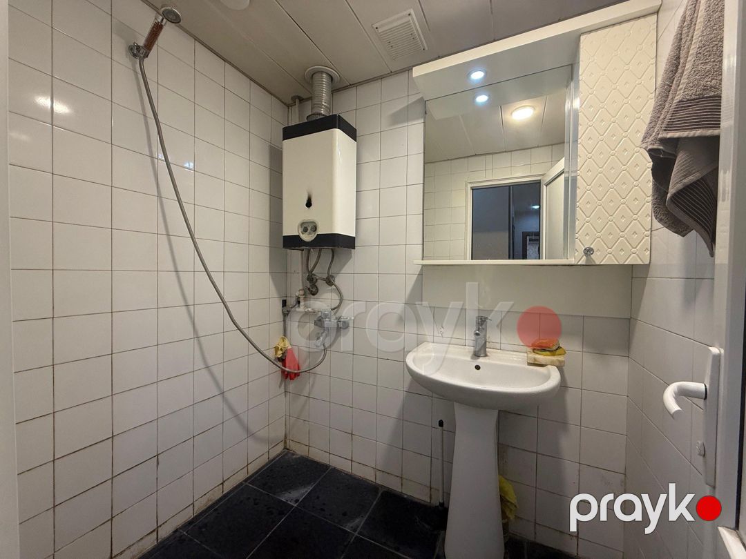 Satılır 2 otaqlı köhnə tikili 60 m² — Mənzil, Bakı (9)