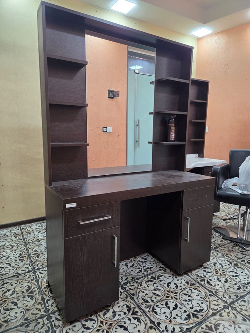 Salon üçün vizaj/berber masası və kreslo dəsti - Tünd ağac rəngində — Mebel, Bakı (4)