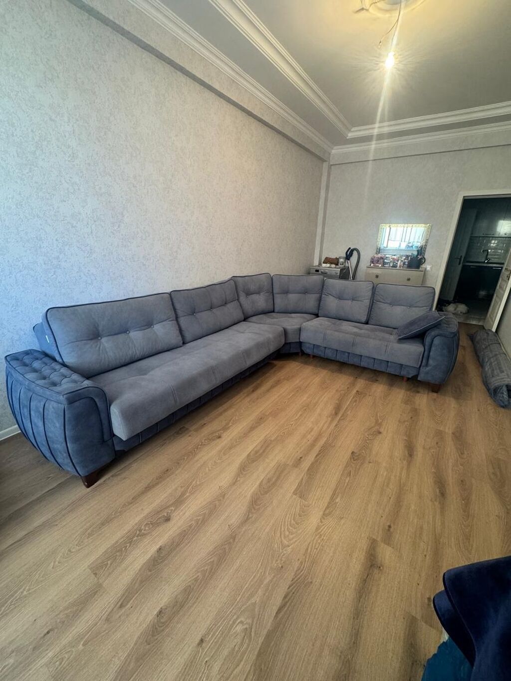 Künc divan 800 AZN-ə satılır.(Perladan alınıb 1700 AZN-ə) Hal hazirda — Mebel, Qobu