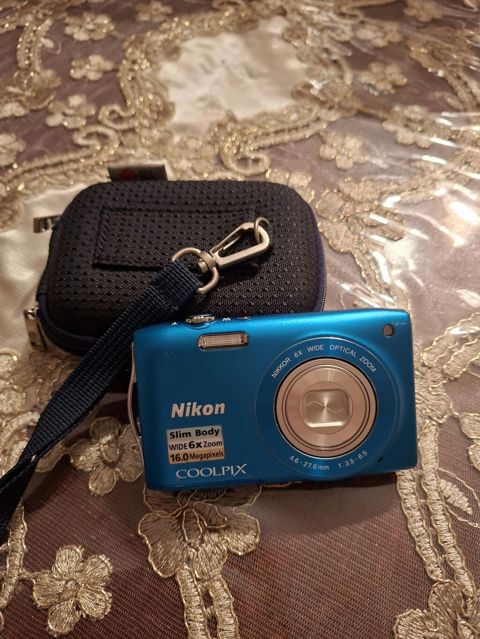 Salam kamera təcili satılır bir prablemdi var adapdır yeri xarab olur