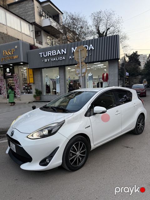 DEPOZİT 200!!!Toyota Aqua icarəyə verilir qalmamaq şərti ilə Bütün