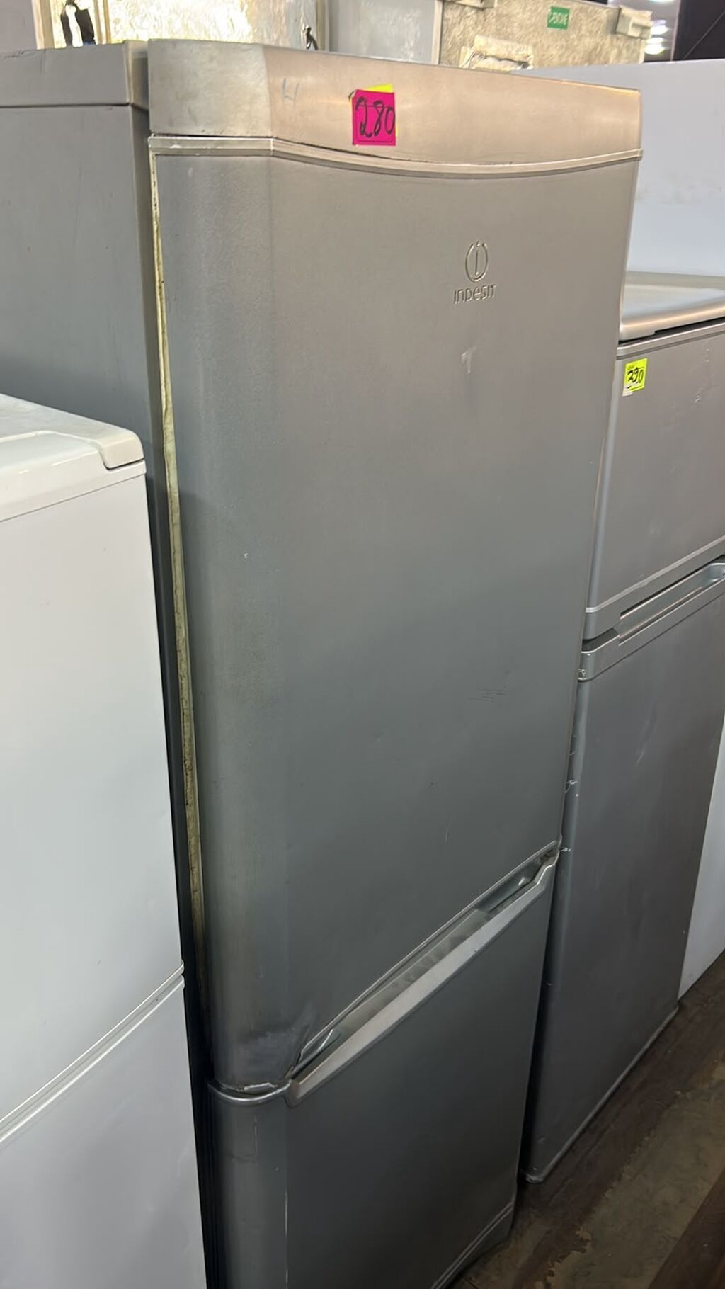 Indesit iki qapılı soyuducu - Rəng: metalik/boz - Üstdə soyuducu