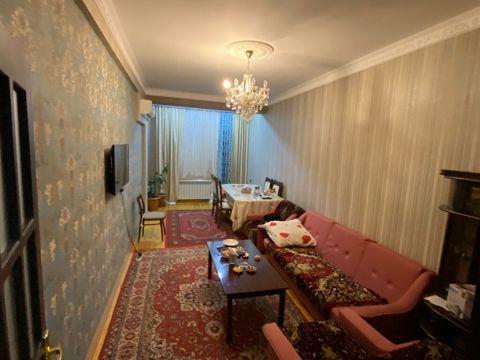 Bakıxanov qəsəbəsində(köhnə Razin), Stimul Hospitalının yaxınlığında 3