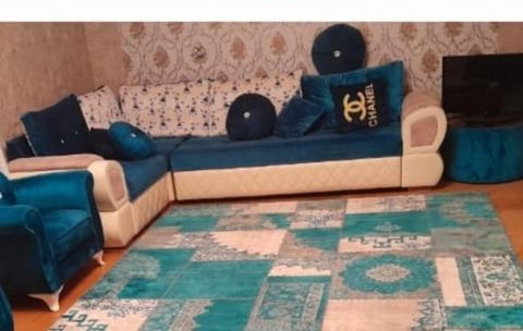 Divan satılır – açılır, bazalı L‑şəkilli künc divan. Xüsusiyyətlər: - — ikinci el mallarin satisi — Divanlar