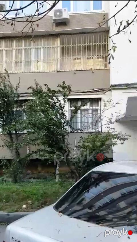 Satılır 2 otaqlı köhnə tikili 65 m²